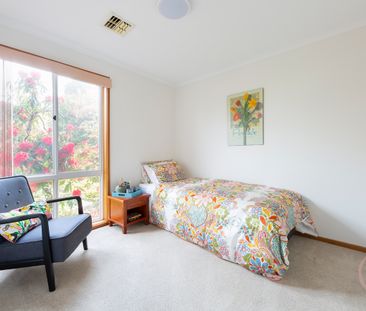8 Fristrom Crescent, Lyneham - Photo 5
