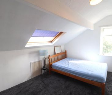 4 bedroom end of terrace house to rent - Photo 1