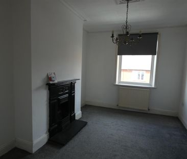 2 bed flat to rent in St. Thomas Street, Gateshead, NE9 - Photo 2