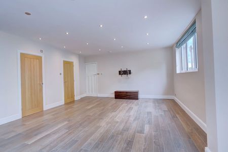 3 Bedroom Semi Detached House To Rent - Photo 2