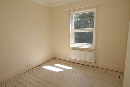 2 bedroom semi-detached house to rent - Photo 3