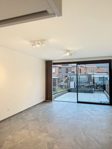 Te huur – 1-slaapkamer nieuwbouwappartement met privatieve parkeerplaats op interessante locatie (Maastrichtersteenweg) te Hasselt - Photo 2