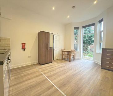 Lampton Road, Hounslow, TW3, Middlesex - Photo 1