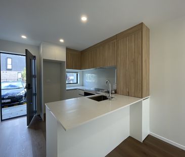 Charming 2 Bedrooms Low Maintenance - Photo 6