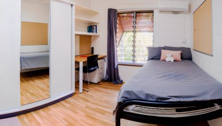 Seven Bedroom Apartment - Photo 2