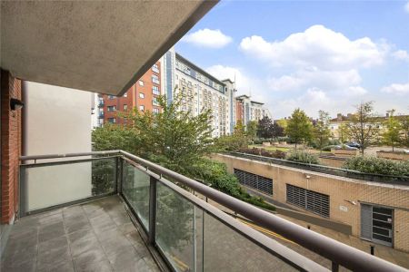 1 bedroom flat in 5 Crews Street - Photo 4