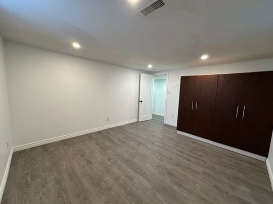 For Lease - 965 Ronlea Avenue Unit# Basement, Oshawa, Ontario - Photo 1