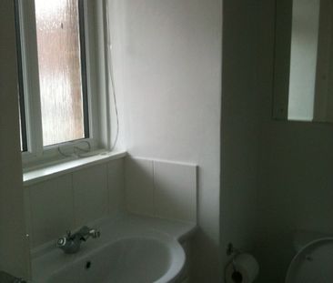 Studio Flat, Harling Court, SW11 - Photo 4