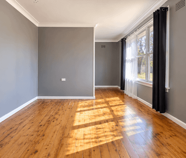 Comfortable Three-Bedroom Home with Light-Filled Living - Photo 1
