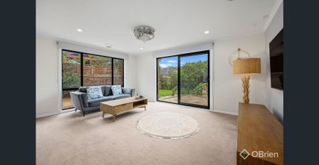 Spacious 4-Bedroom Home in Narre Warren South - Photo 2