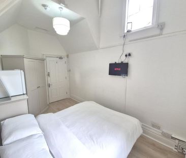 1 bedroom in a flat share to rent - Photo 6