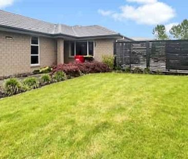 Contemporary Living at Its Best - Photo 3