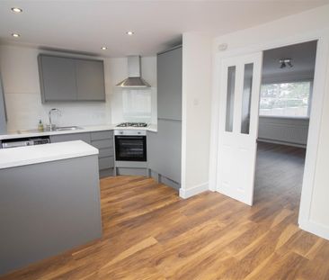 3 Bedroom House - Terraced - Photo 6