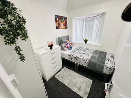 1 bedroom in a house share to rent - Photo 3