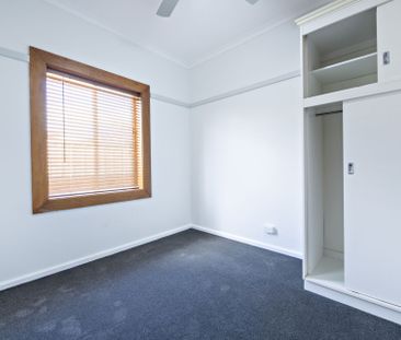 Three-Bedroom Cottage in Central Location - Photo 6