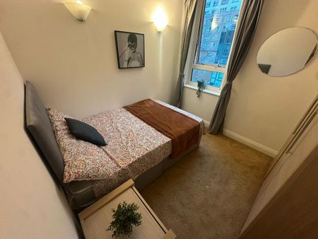 4 bedroom flat share to rent - Photo 2