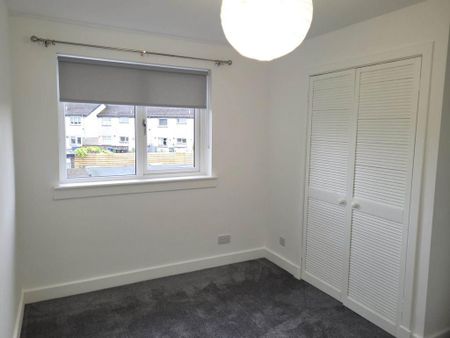 3 bedroom end of terrace house to rent - Photo 3