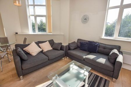 3 bedroom flat to rent - Photo 3