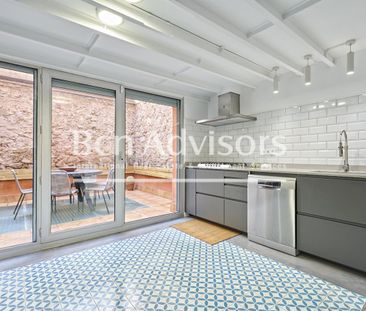 Fantástica casa urbana en alquiler con patio y terraza en Eixample - Photo 3