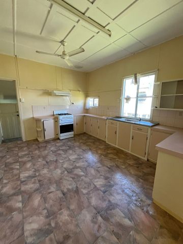 20 Sydney Street, Kepnock QLD 4670 - House For Rent - $550 | Domain - Photo 4