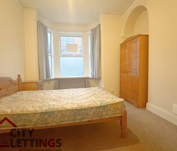 6 Bedroom Mid Terraced House - Photo 2