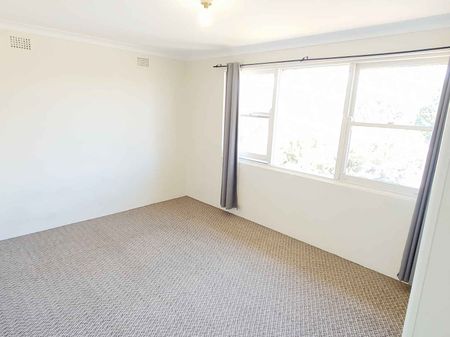 Spacious 2-Bedroom Unit in Prime Parramatta Location - Photo 2