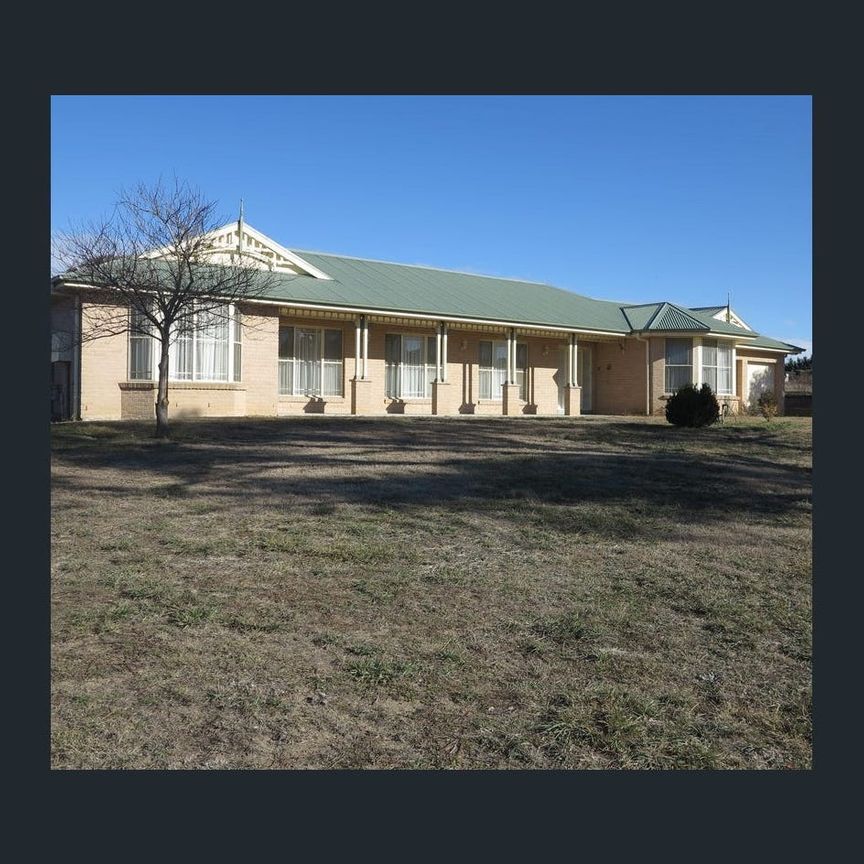 “EXCEPTIONAL FAMILY HOME - 5 ACRES” - Photo 1