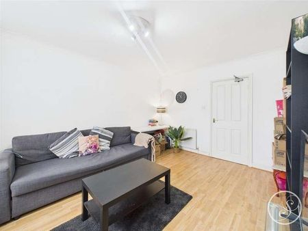 High Moor Crescent, Leeds, LS17 - Photo 3