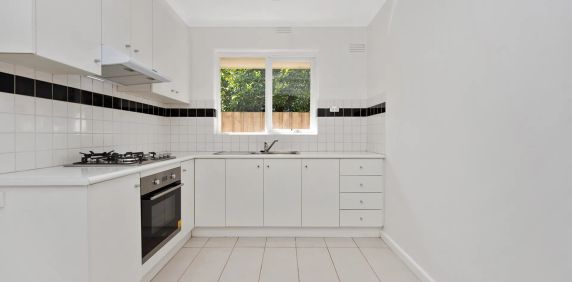 Inner-North Lifestyle at Its Best – Spacious Villa with Water Usage Included - Photo 2