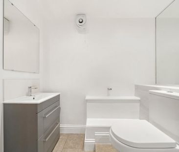 3 bedroom flat to rent - Photo 2
