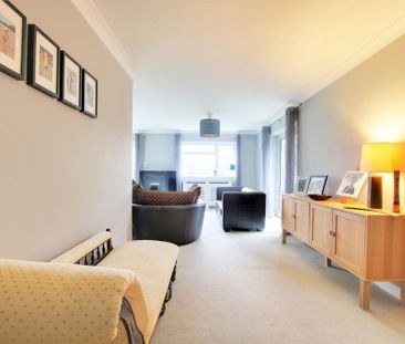 4 bedroom detached bungalow to rent - Photo 3