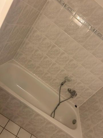 2 Zimmerwohnung Küche, Bad, WC, Stellplatz und Einbauküche - Photo 4