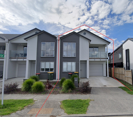 Lovely townhouse with a spacious backyard - Photo 1