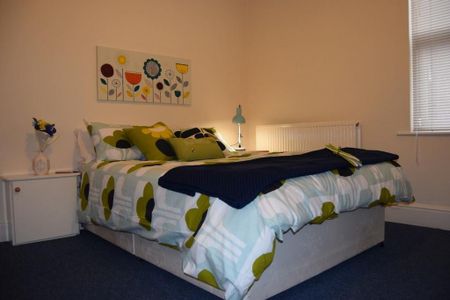 1 bedroom in a house share to rent - Photo 3