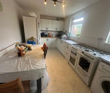 3 bedroom house of multiple occupation to rent - Photo 1