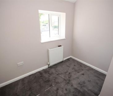 4 bedroom semi-detached house to rent - Photo 6