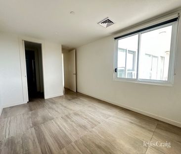 Two-Bedroom, Two-Bathroom Apartment with Balcony - Photo 1