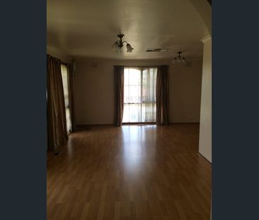 DON’T MISS OUT ON THIS FABULOUS FAMILY HOME – GREAT LOCATION - Photo 1