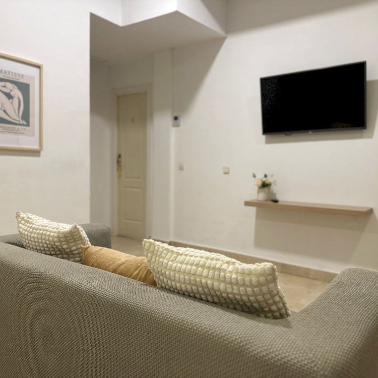 Double room in the heart of Madrid - Photo 1