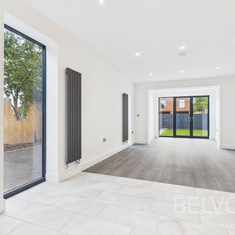 3 bedroom semi-detached house to rent - Photo 1