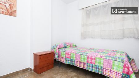 granada, Andalusia 18012 - Photo 3