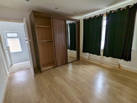 3 bedroom House To Let - Photo 4