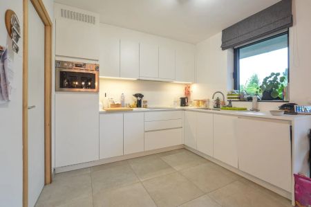 Ruim gelijkvloers appartement te huur in het centrum van Oudenburg - Foto 5