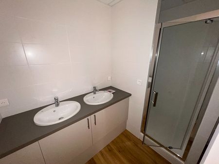 Location Appartement 3 pièces 99m² - Photo 5