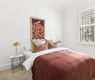 A spacious, light-filled inner city haven - Photo 2