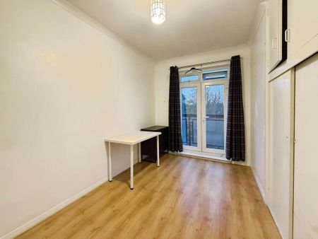 4 bedroom flat to rent - Photo 3