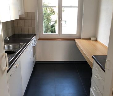 Charmante Dachgeschosswohnung mit Weitsicht in Münsingen - Photo 3