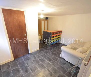 5 Bedroom Mid Terraced House for rent in Harold Avenue - Photo 2