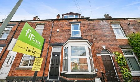 Recently Renovated 5-Bed Student House with Ensuite Bathrooms - Photo 4