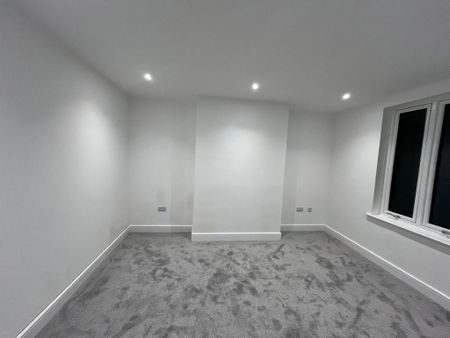 4 bedroom terraced house to rent - Photo 5